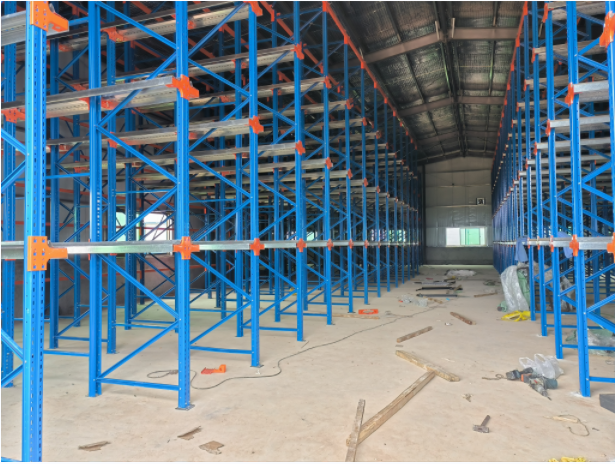 <b> 貫通式貨架要如何設計？-深圳貨架廠告訴您</b>